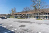 FairBridge Inn and Suites West Point - Motels