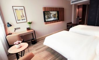 Homeinn Plus Hotel (Danzhou Summer Square Bus Station)