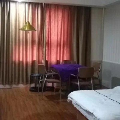 龍港商務酒店 鄰近鄭州園博園的酒店