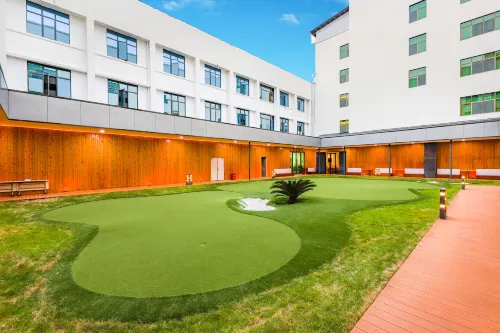 High Victory Hotel - parking