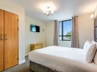 Roomzzz Leeds Headingley Hotels near Headingley Stadium