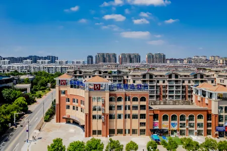 Rujia Huayi Select Hotel (Quanjiao County Jingji Kaifa District Shizidian) Отели в г. Цюаньцзиао