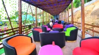 Akiavic Blue Roof Hotel - parking