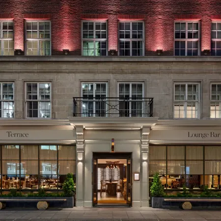 The May Fair, A Radisson Collection Hotel, Mayfair Отели рядом с достопримечательностью «Улица Сэвил Роу»