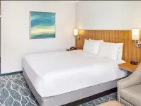 Hyatt Place Waikiki Beach Hotels near Waikīkī Shell