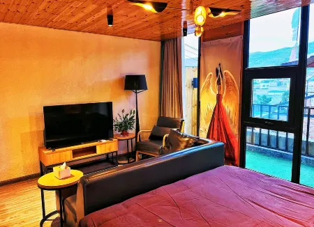 Walking Road Book Courtyard Отели в г. Тунжэнь