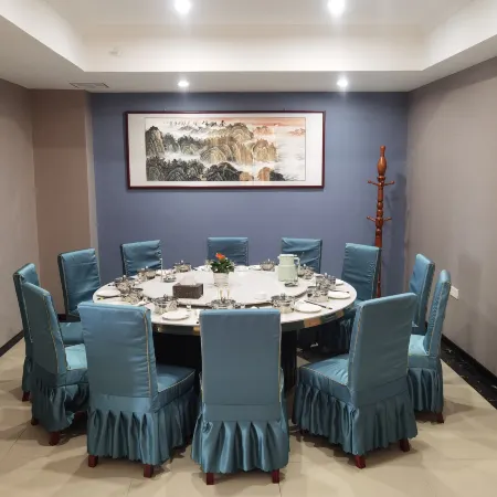 Qilu Yunshang Hotel (Dengzhou Railway Station)