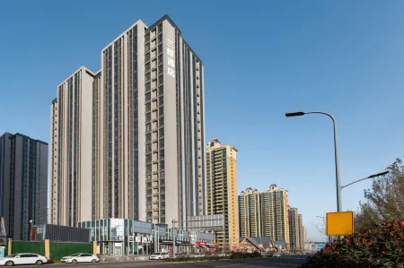 Lanjing Hotel (Jinan West Railway Station International Convention and Exhibition Center) Отели рядом с достопримечательностью «Jinan Forest Park»