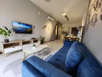 Near Airport K Avenue Family Room - balcony