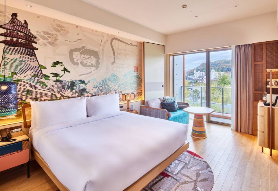 1. Hotel In..
