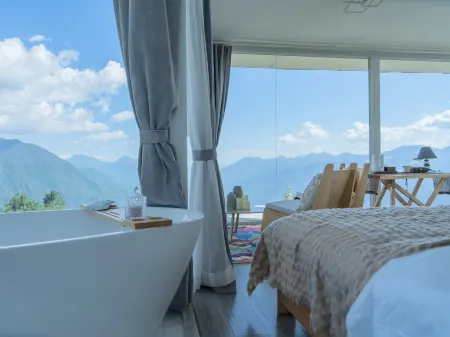 Tiger Leaping Gorge Manxingyu · FrozenDreamForest Resort Hotel Отели рядом с достопримечательностью «First bay of the Yangtze River»