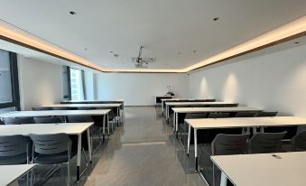 Duole Holiday Hotel (Shanghai Hulan Road Subway Station Branch)