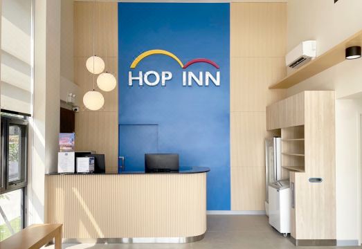 [Hop Inn Ayutthaya의 현대적인 외부 디자인]