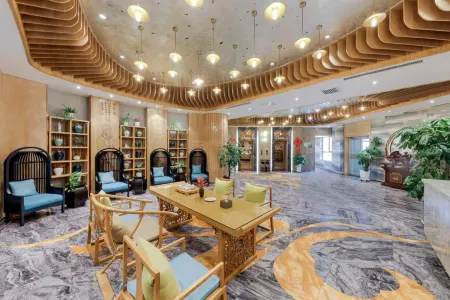 Zhangye Metropolis Holiday Hotel (High-speed Railway West Station Bell and Drum Tower) Отели рядом с достопримечательностью «Zhangye Colorful Danxia Scenic Spot»