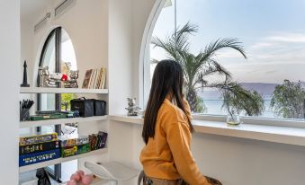 Flower Season Private Seaview Designer B&B (Dali Erhai Lake Ecological Corridor Branch)