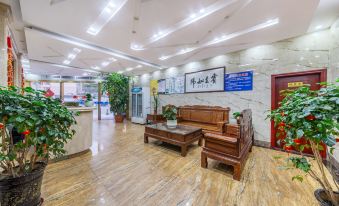 Luhe Zhongqiao Business Hotel