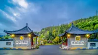 Emerald Resort Hotels near Emerald Valley