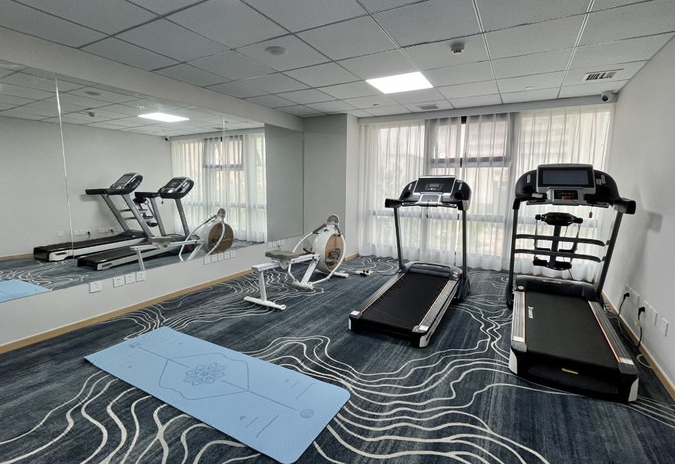 4. 홀리데이 인 익..