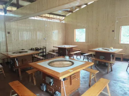 Yanjin Huangshi Liyuan Hotel