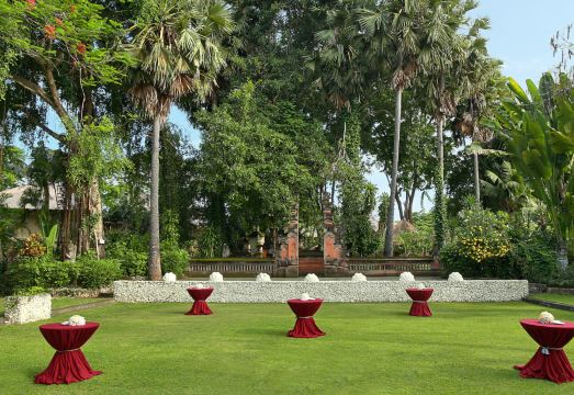 머큐어 리조트 사누르의 로비 공간