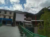 Shangri-La Zhaxi Jucai Hotel Hotels near Balagezong Scenic Area