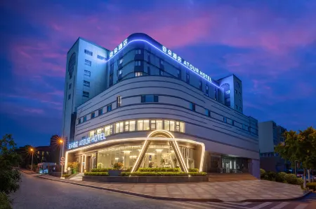 Atour Hotel Qingdao North Railway Station Zhenhua Road Отели рядом с достопримечательностью «Ocean University of China Laoshan Campus»