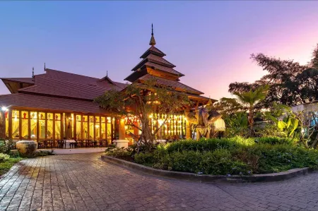 Nampiangdin Boutique Hotel Отели рядом с достопримечательностью «Elephant Green Park»