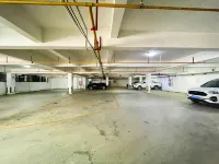 Kaijing Grand Hotel (Jinping Passenger North Station) - parking