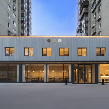 ...and hotel(Beijing South Railway Station Yangqiao)