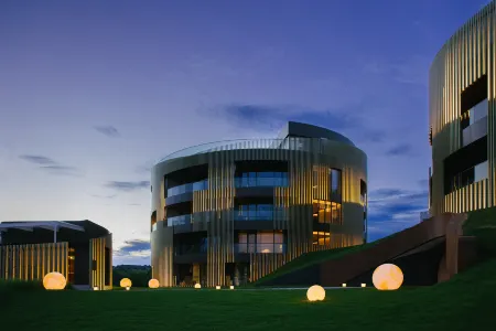 Q Collection Hotel & Resort Отели рядом с достопримечательностью «Yao Hu Town»