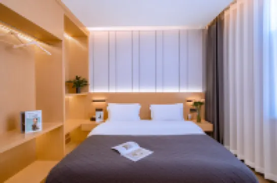 Dali Xuan Intelligent Film and Television Hotel (Affiliated Hospital)