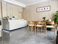 Jiutian Holiday Smart Hotel (Longnan First People's Hospital) - 2-Star