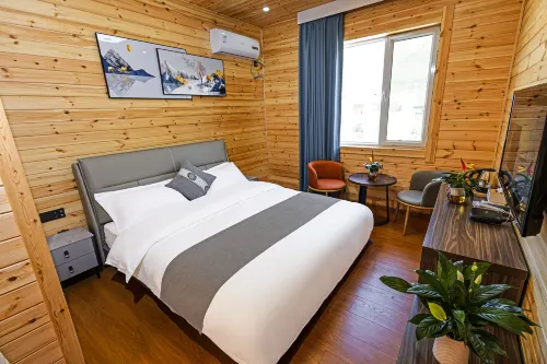 Hongxuan Chinese Inn (Tanchang West Toll Station Lanzhou-Haikou Expressway Exit)