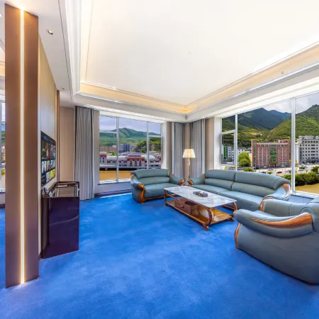 Zhuoni Ruida Humanities Hotel