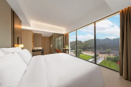 Zhuhai Jinfeng wutong Garden Hotel(Tangjia Ancient Town Sun Yat sen University Zhuhai Campus Store)