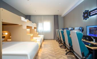 WanYoo Esports Hotel (Shanghai Changshou Road Metro Station Yaxin Plaza)