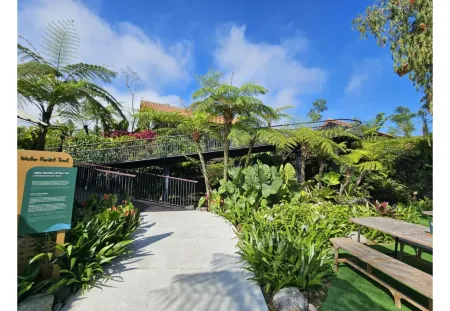 Dusun Bedugul Asri Отели рядом с достопримечательностью «Роуз гарден»