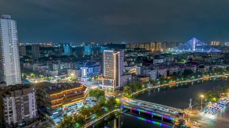 Xuzhou Pengcheng Square Riverside Hotel Отели рядом с достопримечательностью «Baiyun Cave»