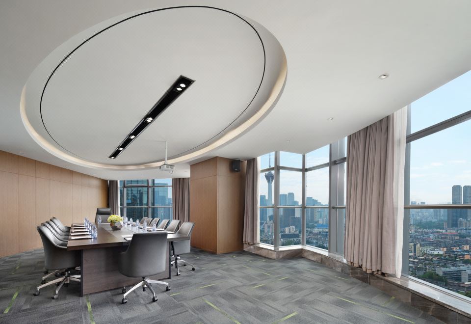 5. 햄튼 바이 힐튼..