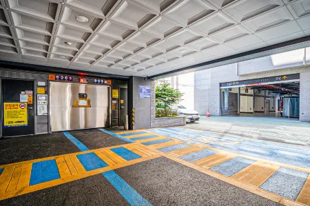 Rivertain Hotel Gyeongju Отели рядом с достопримечательностью «Дворец Тонгун и пруд Вольчи в Кёнджу»