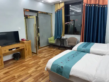 SaiXiong NuoYang Hotle Отели в г. Тунжэнь