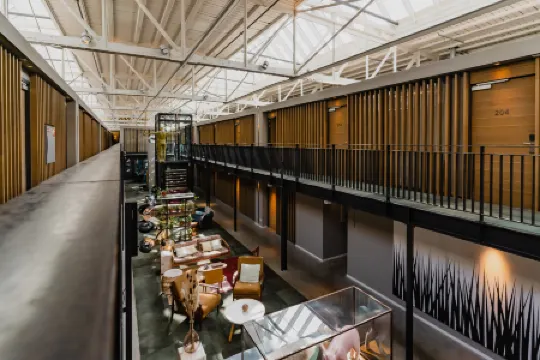 Hotel de Hallen Отели рядом с достопримечательностью «Каналы Амстердама»