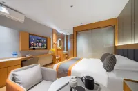 Contracted theme hotel