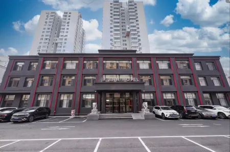 Dandong Jinhe Hotel（Yalu River Broken Bridge Branch） Отели рядом с достопримечательностью «Yalu River Broken Bridge»