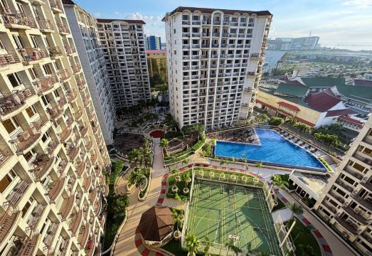 Nearby Shopping Mall