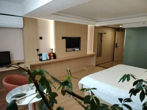 Suhang Hotel (Qinchuan People's Square)
