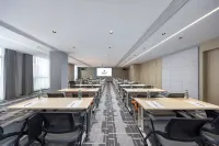 Country Inn & Suites by Radisson（Guigang Pingnan Donghu Commercial Pedestrian Street Store） - Parkplatz