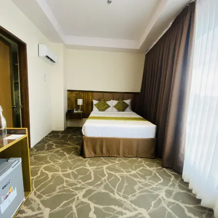 Maxi Hotel and Event Center