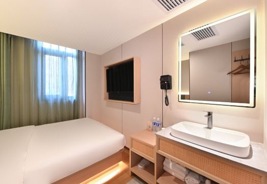 4. 미지아 유스 호..