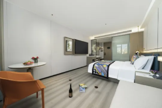 Guangzhou Panyu Vitality Animation Park Yizhi Meiju Hotels near Xiaolong Park